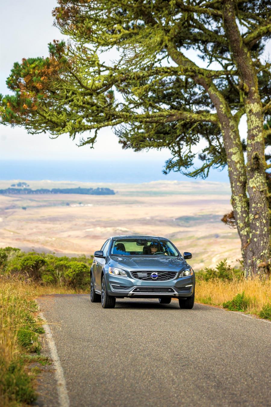  Volvo S60 Cross Country 2016 года  (US) (фото 5 из 11)